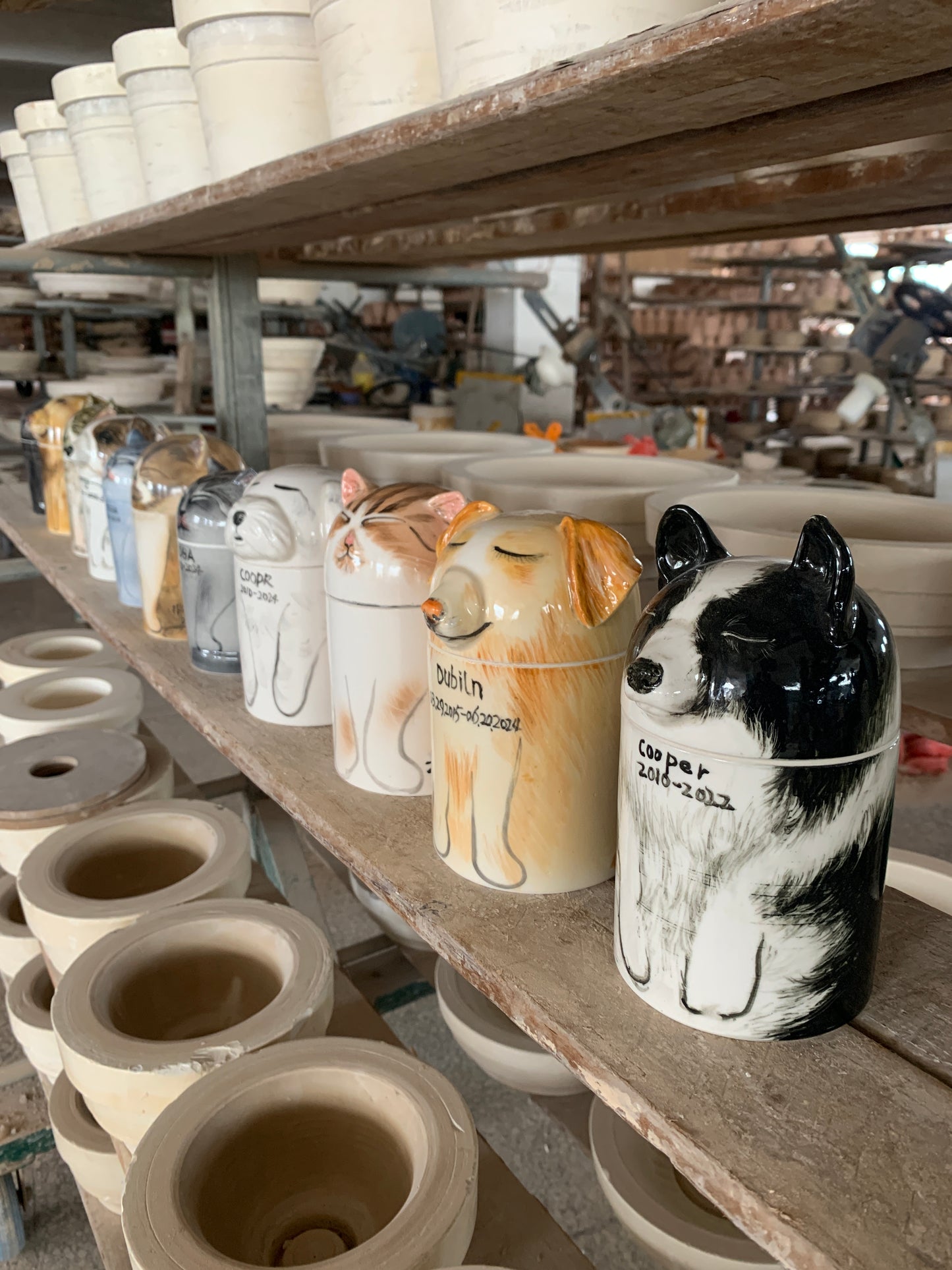 Bestselling! Hand-Painted Dog Memorial Urn – Unique Artistic Tribute (Custom Portrait & Text, 3 Sizes)