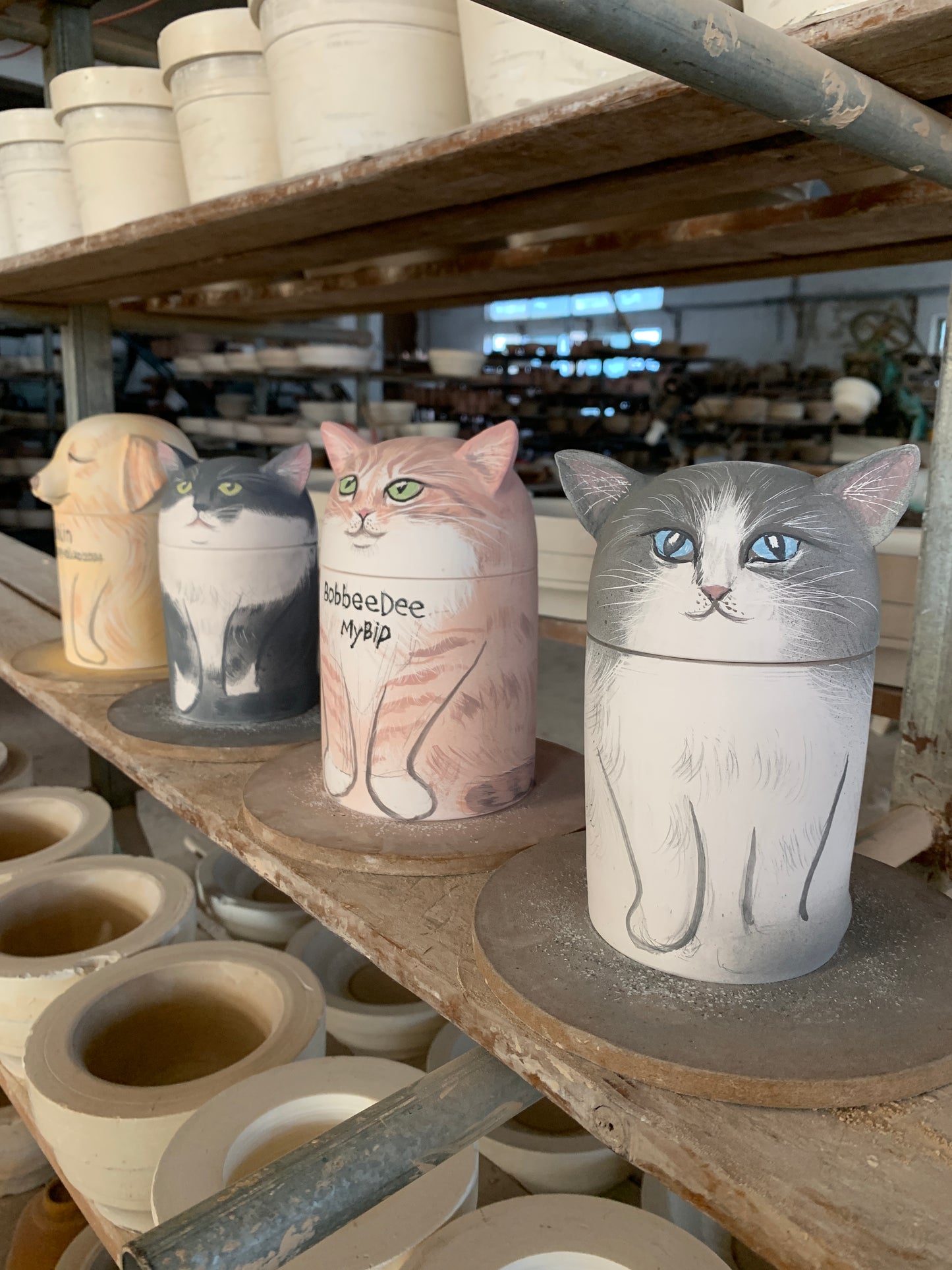Hand-Painted Cat Memorial Urn – A Unique Artistic Tribute (Custom Portrait & Text)