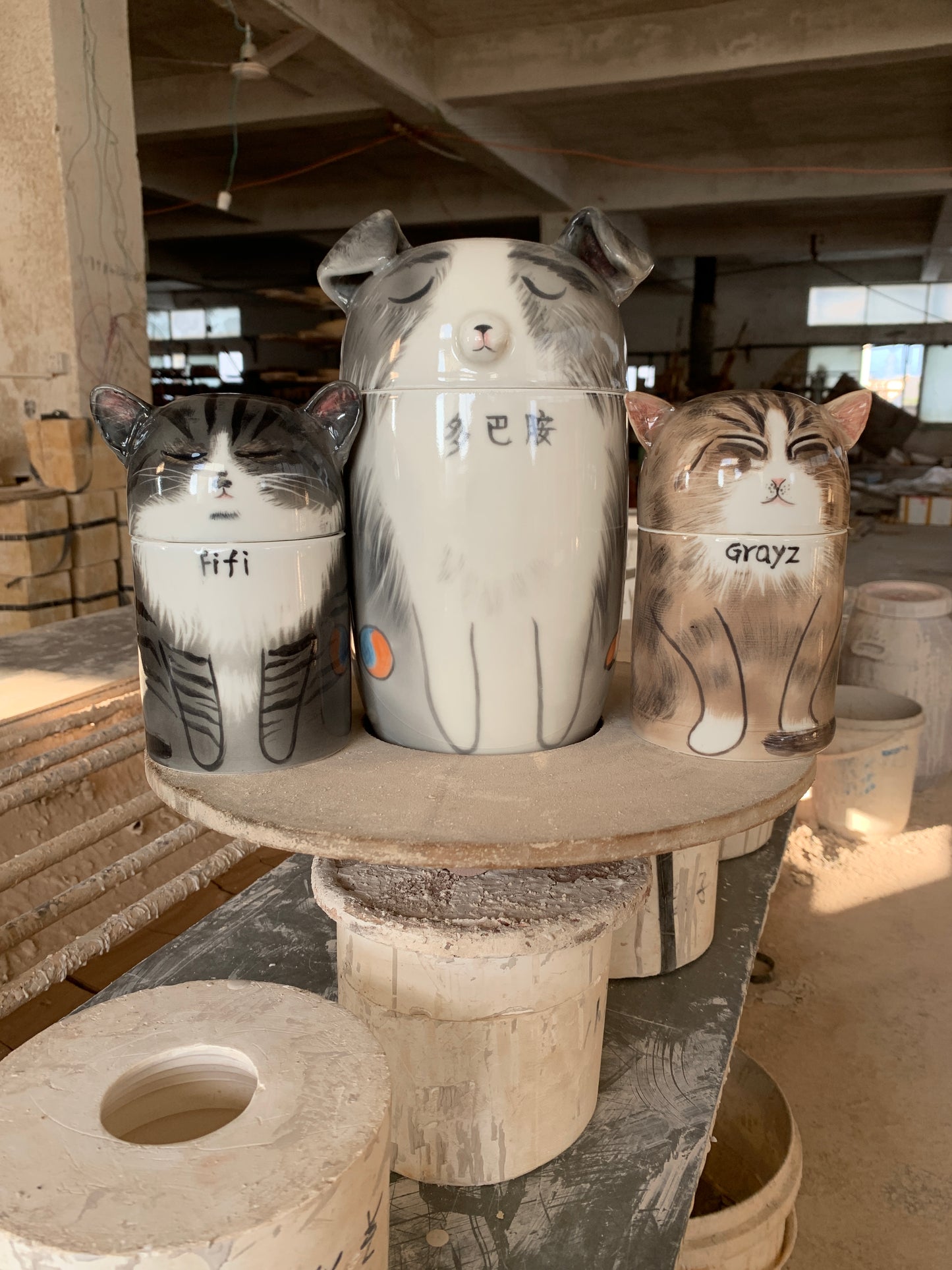 Bestselling! Hand-Painted Dog Memorial Urn – Unique Artistic Tribute (Custom Portrait & Text, 3 Sizes)