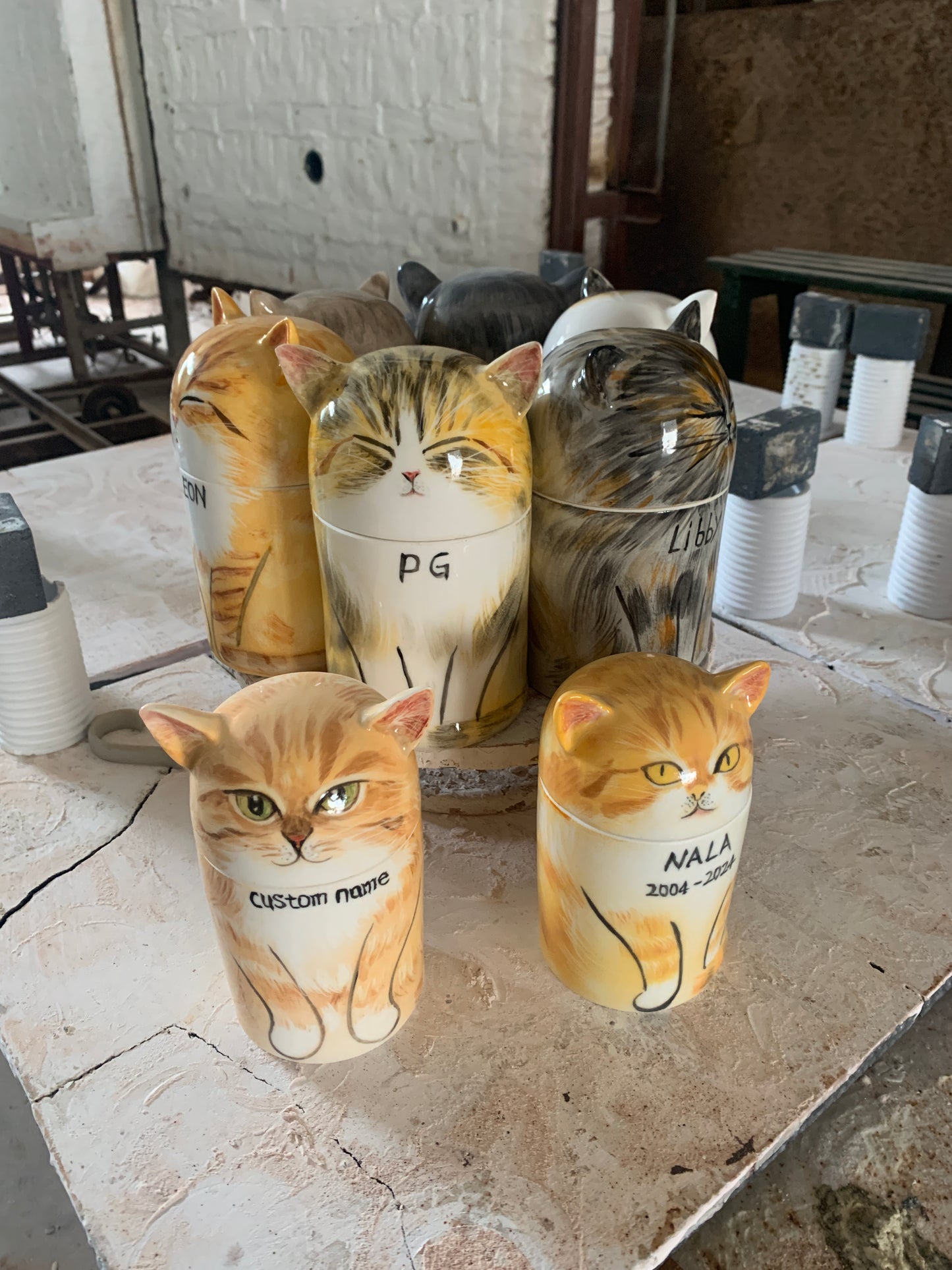 Hand-Painted Cat Memorial Urn – A Unique Artistic Tribute (Custom Portrait & Text)