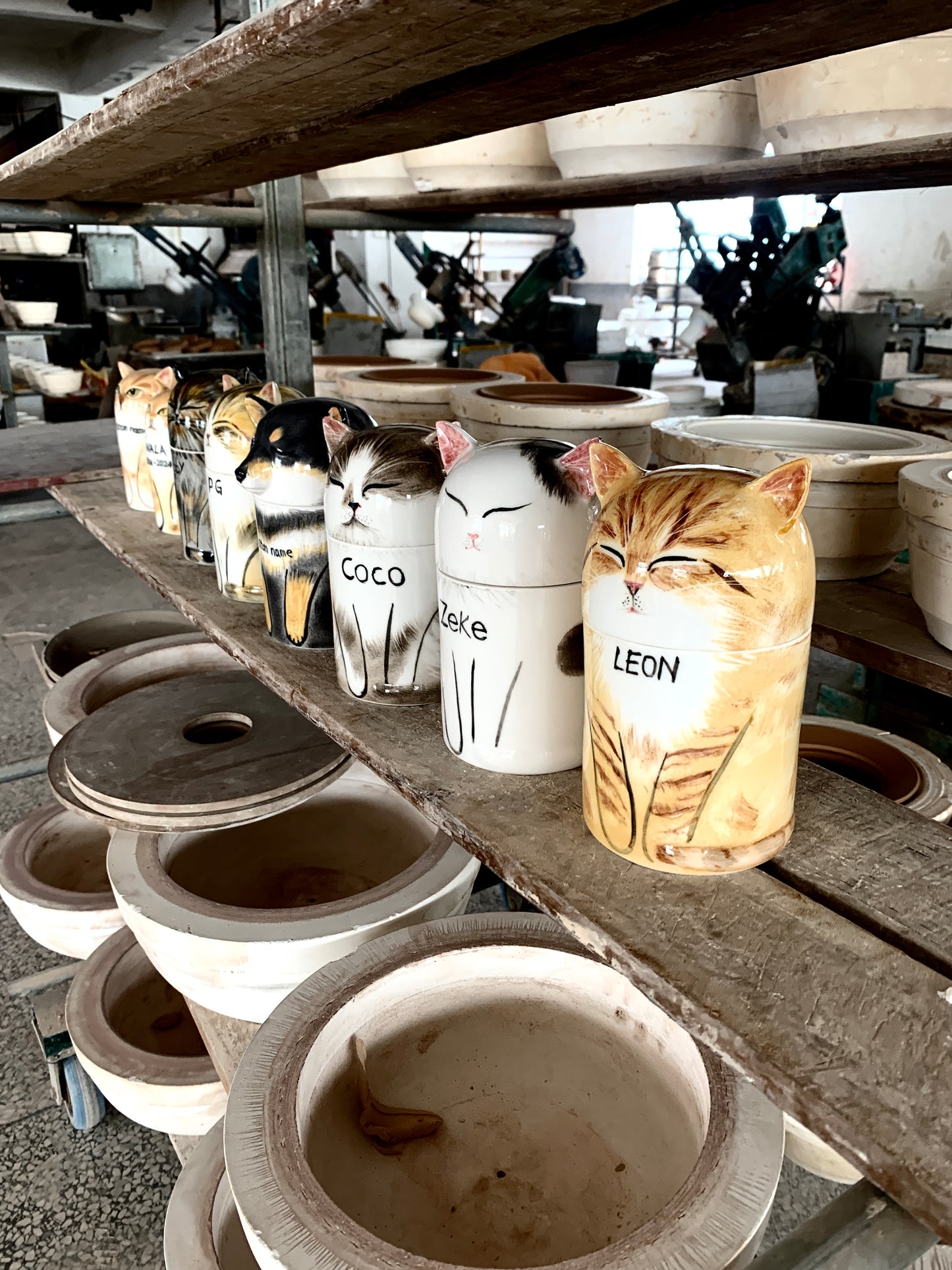 Hand-Painted Cat Memorial Urn – A Unique Artistic Tribute (Custom Portrait & Text)