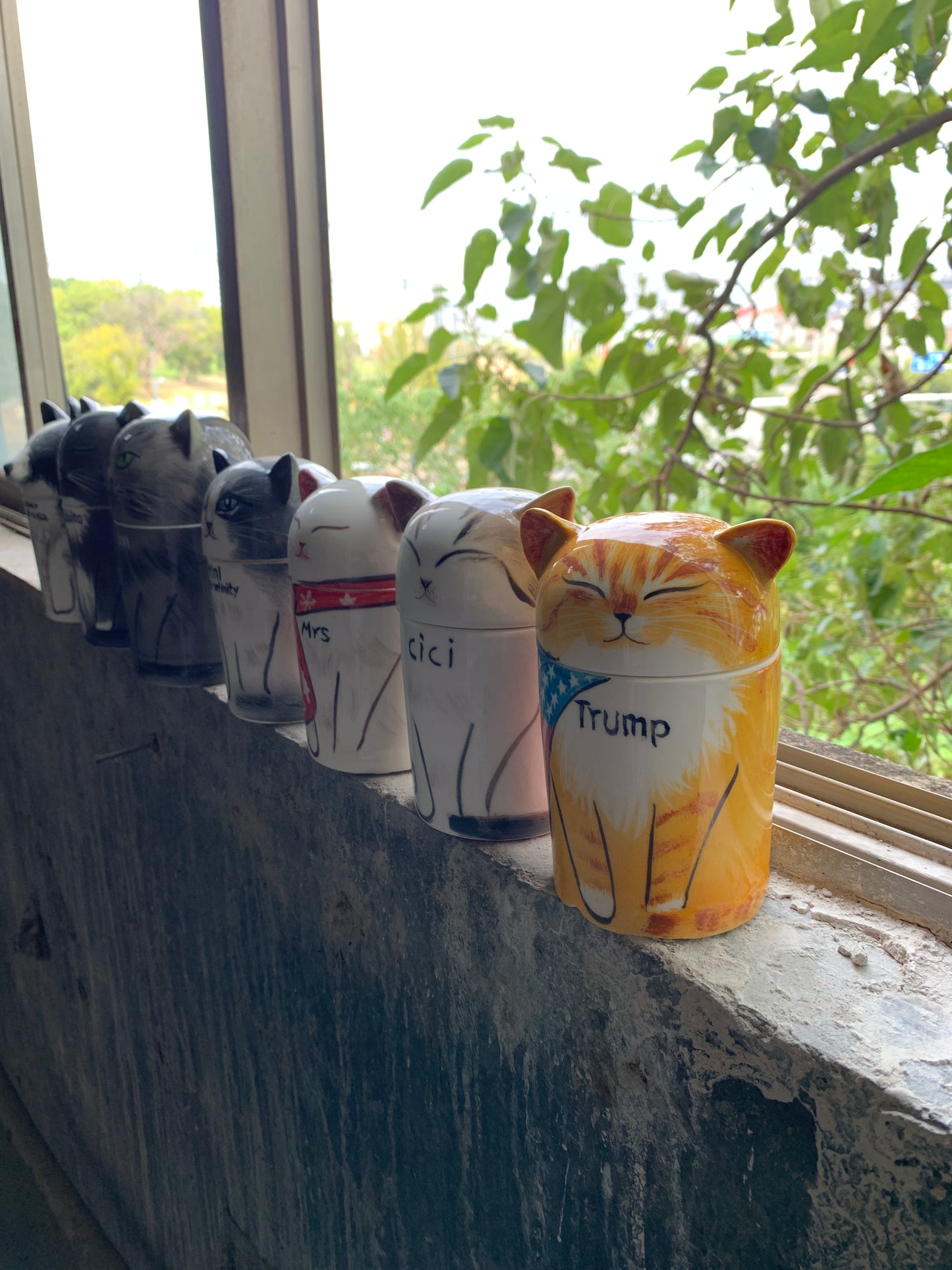 Artistic Hand-Painted Cat Memorial Urn – A Unique & Creative Tribute (Custom Portrait & Text)